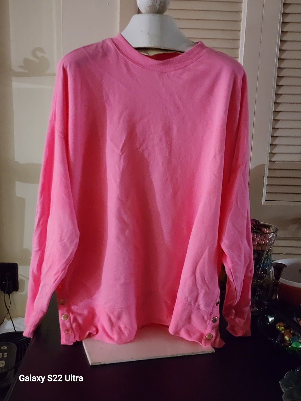 crown & ivy Hot Pink Button-Hem Pullover
